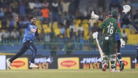 ব্যাটিং ধসে শ্রীলঙ্কার কাছে ৭৭ রানে হারলো বাংলাদেশ