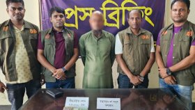 দ্বিগুণ করার লোভ দেখিয়ে গৃহবধূর নগদ অর্থ ও স্বর্ণ আত্মসাৎকারী গ্রেফতার