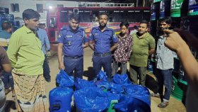 কাপ্তাই হ্রদের মাছ পাচারের সময় যাত্রীবাহী বাসসহ জব্দ