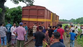 বগি লাইনচ্যুত, খুলনার সঙ্গে সারা দেশের রেল যোগাযোগ বন্ধ
