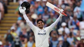 গিলের রেকর্ড ছোঁয়ার দিনে ভারতের দাপট