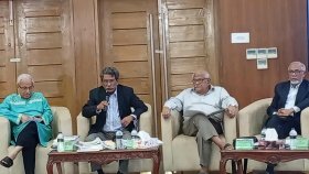 কোনও কিছু চাপিয়ে দিচ্ছে না ঐকমত্য কমিশন: আলী রীয়াজ
