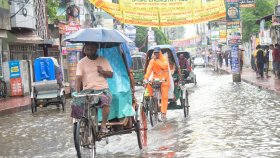 টানা বৃষ্টিতে বিপর্যস্ত উপকূলীয় জনজীবন
