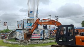 ভেঙে ফেলা হচ্ছে ‘বিজয় চত্বর’, হবে ‘জুলাই শহীদ স্মৃতিস্তম্ভ’