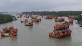 সাগর উত্তাল, নিরাপদ আশ্রয় নিলো মাছ ধরার শত শত ট্রলার