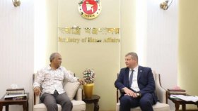 বেলারুশকে ঢাকায় দূতাবাস খোলার অনুরোধ স্বরাষ্ট্র উপদেষ্টার