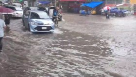 চট্টগ্রাম নগরীর বেশ কিছু এলাকায় সড়ক-গলি পানি নিচে