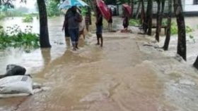 বেড়িবাঁধ ভেঙে ফেনীর ২৫ গ্রাম প্লাবিত