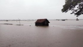 ভারী বর্ষণে পাইকগাছায় ৩৭৫৫ ঘের-পুকুর ভেসে গেছে