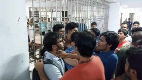 জবিতে শিক্ষক ও বাগছাস নেতাদের ওপর ছাত্রদলের হামলার অভিযোগ