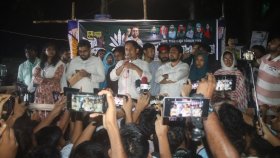 রাজনীতিবিদরা সামনে বড় কথা বলে, কিন্তু ভেতরে নেগোসিয়েশন চলে: সারজিস