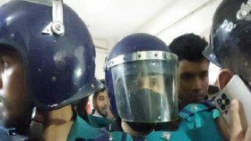 টাকা নিয়ে শিক্ষার্থীদের জীবন কেন হুমকিতে ফেললেন: আদালতে বিচারকের প্রশ্ন