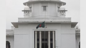 পতাকা অর্ধনমিত রাখার মধ্য দিয়ে পালিত হচ্ছে জাতীয় শোক দিবস