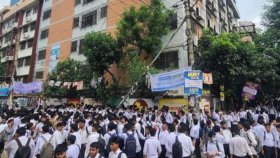 অধ্যক্ষের পদত্যাগ দাবিতে উত্তাল ঢাকা সিটি কলেজ