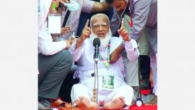 বক্তব্য দেওয়ার সময় মঞ্চে পড়ে গেলেন জামায়াতের আমির