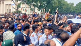 সচিবালয়ে ঢুকে শিক্ষার্থীদের বিক্ষোভ, লাঠিচার্জ