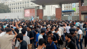শিক্ষা উপদেষ্টা ও সচিবের পদত্যাগের দাবিতে শিক্ষার্থীদের বিক্ষোভ