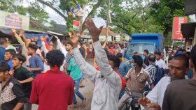 গণমিছিলকে কেন্দ্র করে চাঁদপুরে বিএনপির দুই পক্ষের সংঘর্ষে আহত ১০