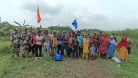 পতাকা বৈঠকে ১৭ বাংলাদেশিকে ফেরত দিলো বিএসএফ