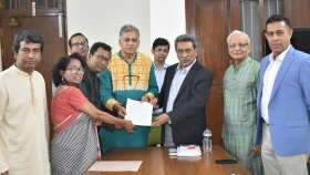 জাতীয় ঐকমত্য কমিশনে সুজন প্রণীত ‘জাতীয় সনদ’ হস্তান্তর