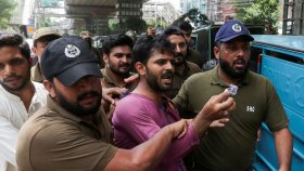 পাকিস্তানে ইমরান খানের মুক্তির দাবিতে বিক্ষোভ, আটক দেড় শতাধিক
