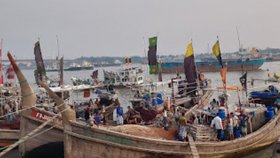 গভীর সাগরে ট্রলার ডুবে নোয়াখালীর ৮ জন নিখোঁজ
