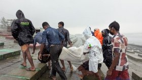 সাগরে ট্রলারডুবিতে দুই জনের লাশ উদ্ধার, এখনও নিখোঁজ ৬