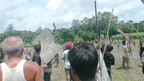 রবিবার দিনভর উত্তেজনা, পরদিন মাইকে ঘোষণা দিয়ে রক্তক্ষয়ী সংঘর্ষ