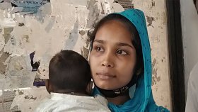 আমার স্বামী বঙ্গবন্ধুকে ভালোবেসে ফুল দিতে গিয়েছেন: রিকশাচালকের স্ত্রী চুমকি