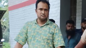 সাবেক ভাইস চেয়ারম্যানকে রাতে আটক করে থানায় নিয়ে গেলো কয়েকজন ব্যক্তি