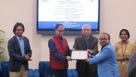 ইস্ট ওয়েস্ট ইউনিভার্সিটির অনুষ্ঠানে জাতীয় সমৃদ্ধি অর্জনে শিক্ষকদের দক্ষতার ওপর জোর গভর্নরের