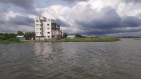 গজারিয়ায় পুলিশ ক্যাম্পে সন্ত্রাসীদের হামলা, তুমুল গোলাগুলি