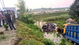 সেনাবাহিনীর পিকআপসহ ট্রাক খাদে, আহত ১০