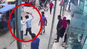 চেম্বারে রোগী টানাটানি নিয়ে আরেকজনের সহকারীকে পেটালেন চিকিৎসক