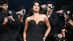 ‘জাহ্নবী প্রযোজকদের ওপর বাড়তি চাপ দেন না’