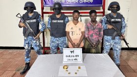 টেকনাফে স্বর্ণসহ দুই পাচারকারী আটক