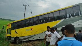 রাস্তা পারাপারের সময় বাসচাপায় প্রাণ গেলো মা-ছেলের