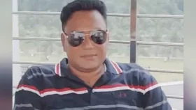 স্বেচ্ছাসেবক লীগ নেতাকে ধরে মারধর ও ছুরিকাঘাতের পর পুলিশে সোপর্দ