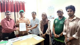 রাজশাহী সার্কিট হাউসের গাছ না কাটার দাবিতে স্মারকলিপি