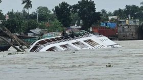 রূপসা নদীতে ডুবলো সুন্দরবনের ট্যুরিস্ট জাহাজ