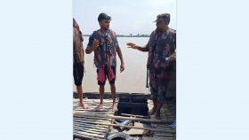১৫ যাত্রী নিয়ে পদ্মায় নৌকাডুবি, বিজিবি ও স্থানীয়দের সহায়তায় উদ্ধার