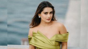 টলিউড থেকে ছিটকে পড়লেও ঢালিউডে দারুণ অভিষেক