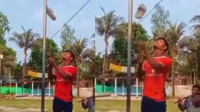 ফ্ল্যাগ স্ট্যান্ডে জুতা ওড়ানোর ঘটনায় সমালোচনা, যুবক আটক