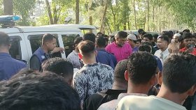দিনদুপুরে মোটরসাইকেল আরোহীকে কুপিয়ে হত্যা