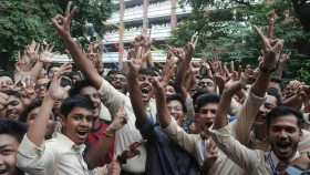 এইচএসসির ফল প্রকাশ: শিক্ষার্থীদের উচ্ছ্বাস