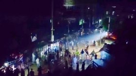 বিদ্যুৎ ছিল না, টর্চ লাইট জ্বালিয়ে দুই পক্ষের ঘণ্টাব্যাপী সংঘর্ষ