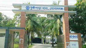 টুঙ্গিপাড়ায় ঘরে ঘরে থাকা দেশীয় অস্ত্র জমা দেওয়ার নির্দেশ