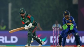 ৭ বলে পড়লো ৫ উইকেট, অবিশ্বাস্য ব্যাটিং ধসে আশা শেষ বাংলাদেশের
