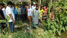 সেচপাম্পের পাশে পড়ে ছিল বাবা-ছেলের মরদেহ