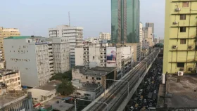 মেট্রোর লাইনে কুকুর, ট্রেন চলাচলে ব্যাঘাত